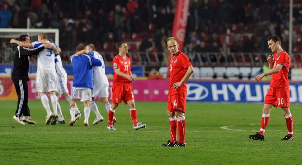 Radost a smutek v podání českých a slovenských fotbalistů po utkání kvalifikace o MS. Radost a smutek v podání českých a slovenských fotbalistů po utkání kvalifikace o MS.