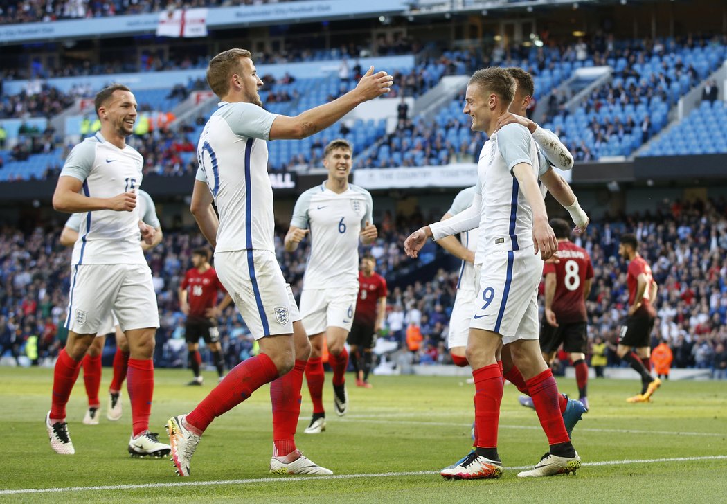 Vardy spasil Anglii. Hrdina Premier League, kanonýr mistrovského Leicesteru Jamie Vardy vstřelil vítězný gól Albionu v přípravném utkání s Tureckem (2:1).