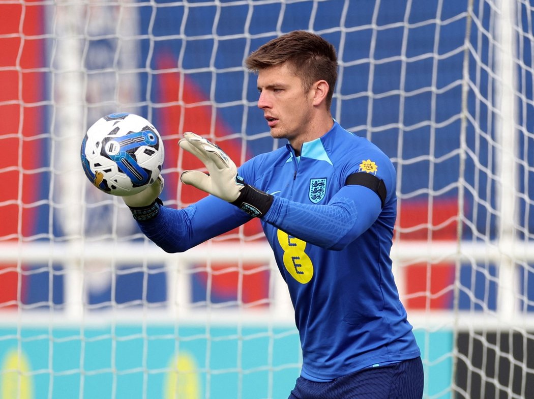 Brankář Nick Pope v akci