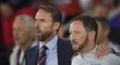 Gareth Southgate (vlevo) při hymně