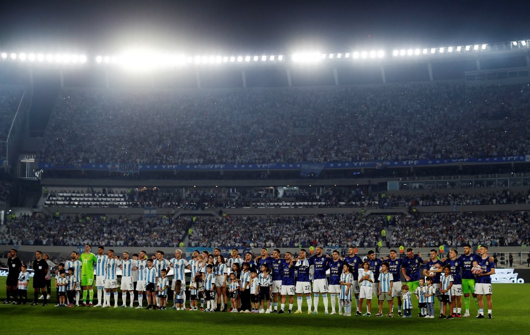Vyprodaný stadion v Buenos Aires sledoval návrat šampionů