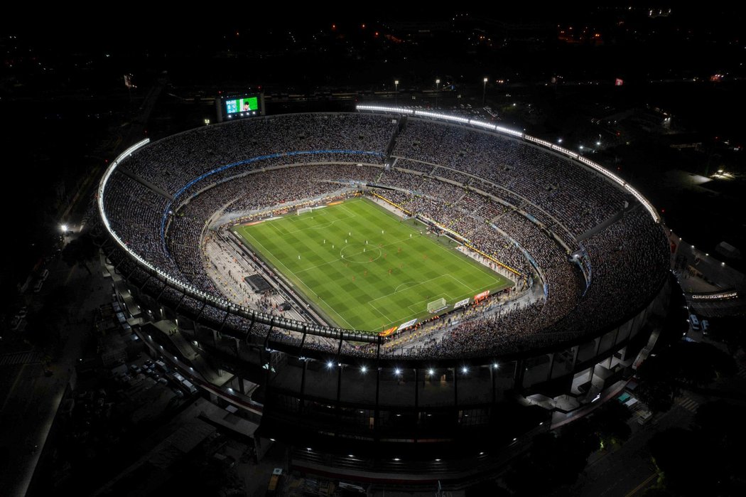 Vyprodaný stadion v Buenos Aires