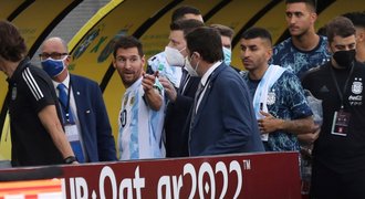 Bizár v hitu Brazílie - Argentina: hygiena si přišla pro hříšníky na hřiště