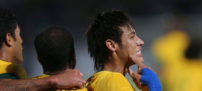 Neymarův radostný škleb. Příležitost ho zopakovat měl po svých gólech ještě dvakrát, dalších pět branek přidali spoluhráči