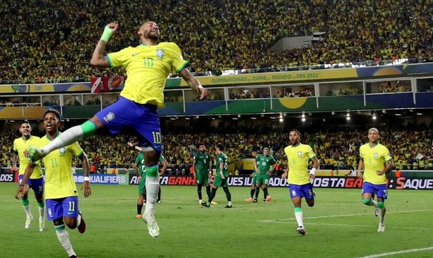 Neymar předehnal Pelého, napodobil jeho oslavu: Píšu vlastní příběh
