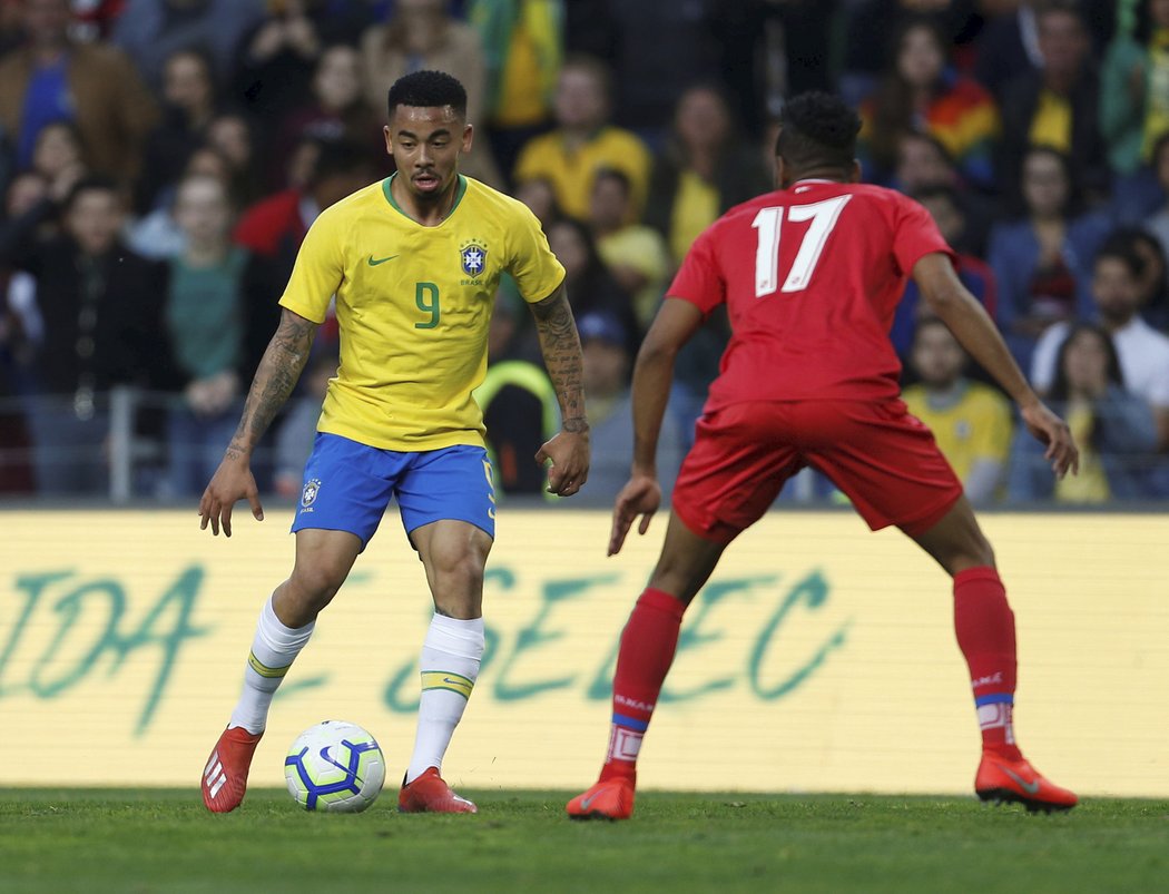 Gabriel Jesus proháněl obranu Panamy marně