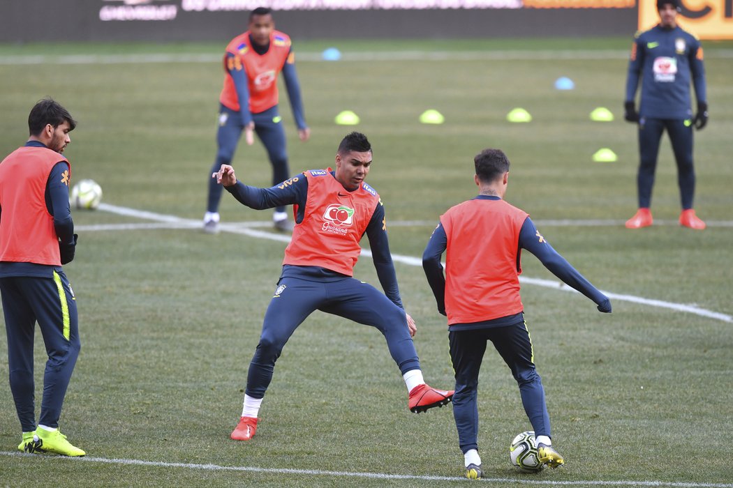 Záložník Realu Madrid Casemiro na tréninku v Edenu málem dostal jesličky