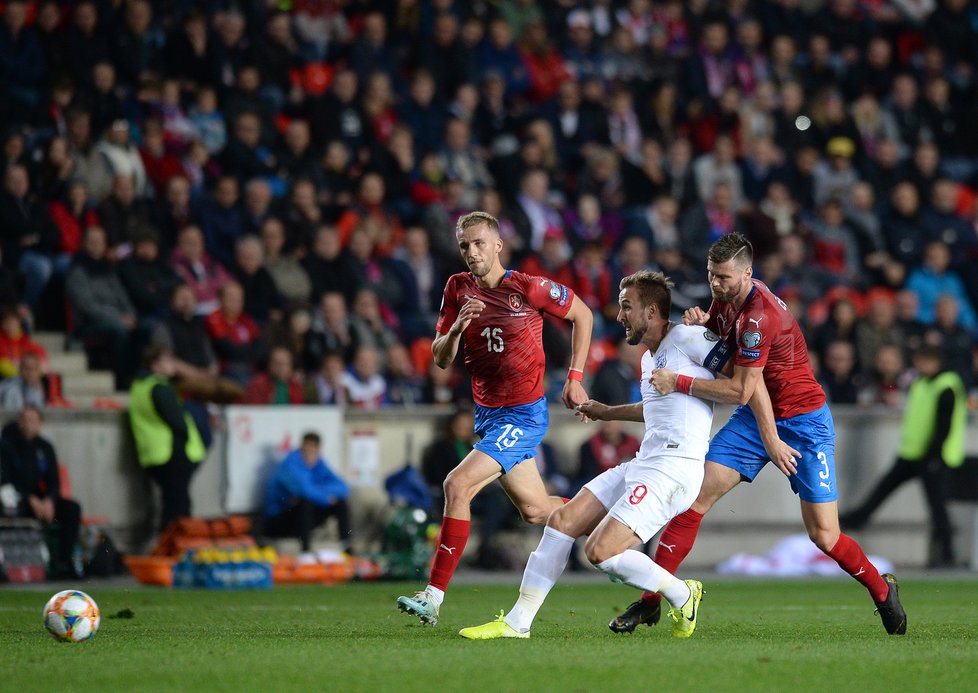 Ondřej Čelůstka stál před složitým úkolem - ubránit Harryho Kanea