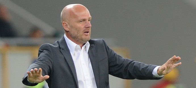 Trenér české fotbalové reprezentace Michal Bílek je po remíze s Bulharskem pod tlakem veřejnosti