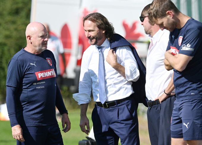 Expert Šmicer: Slavia titul v kapse nemá. Trenér repre? Nedvěd promarnil čas Expert Šmicer: Slavia titul v kapse nemá. Trenér repre? Nedvěd promarnil čas