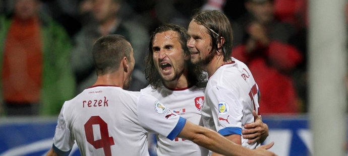 Rezek, Jiráček a Plašil slaví gól v síti Malty. Češi vstřelili outsiderovi nakonec tři
