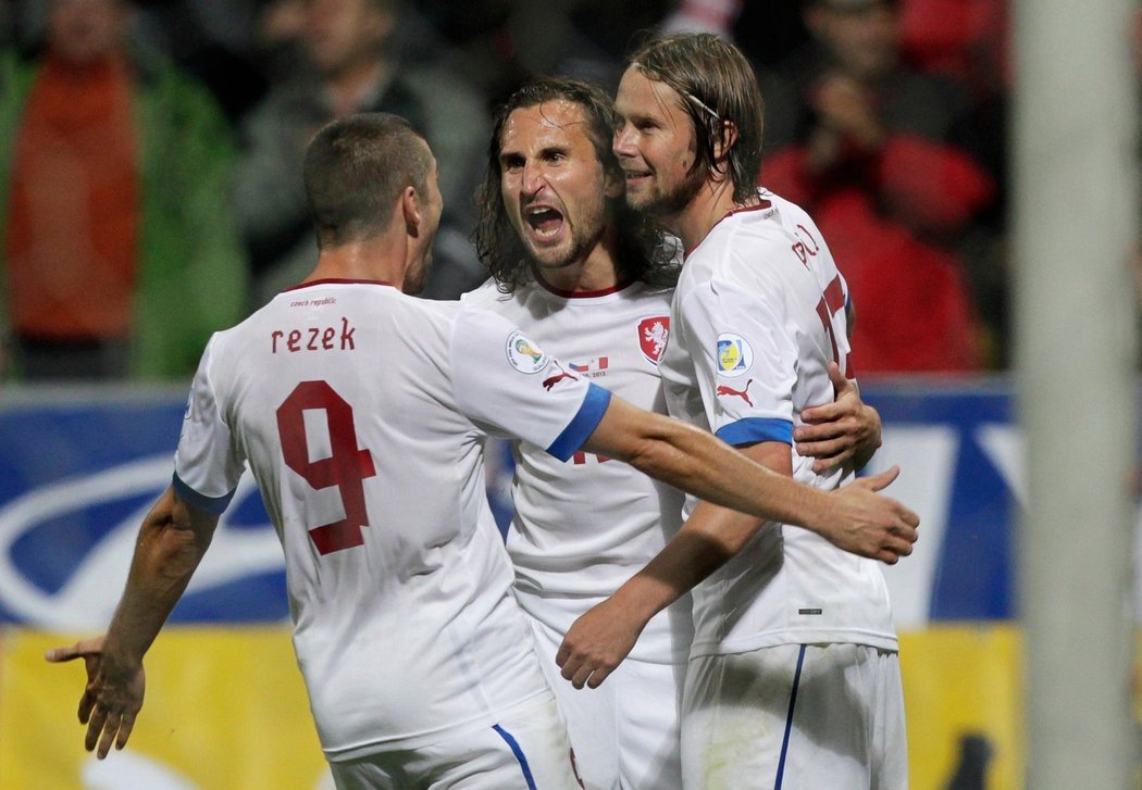Rezek, Jiráček a Plašil slaví gól v síti Malty. Češi vstřelili outsiderovi nakonec tři