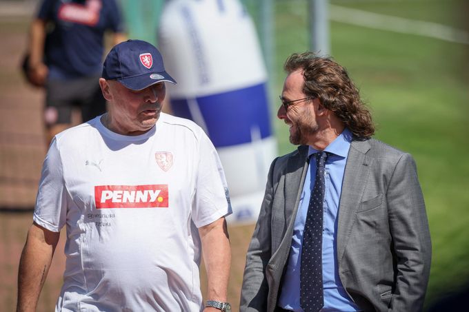MS ve fotbale ONLINE: Nedvěd ukázal zázemí Čechů. Na co se nemohou vymlouvat? MS ve fotbale ONLINE: Nedvěd ukázal zázemí Čechů. Na co se nemohou vymlouvat?