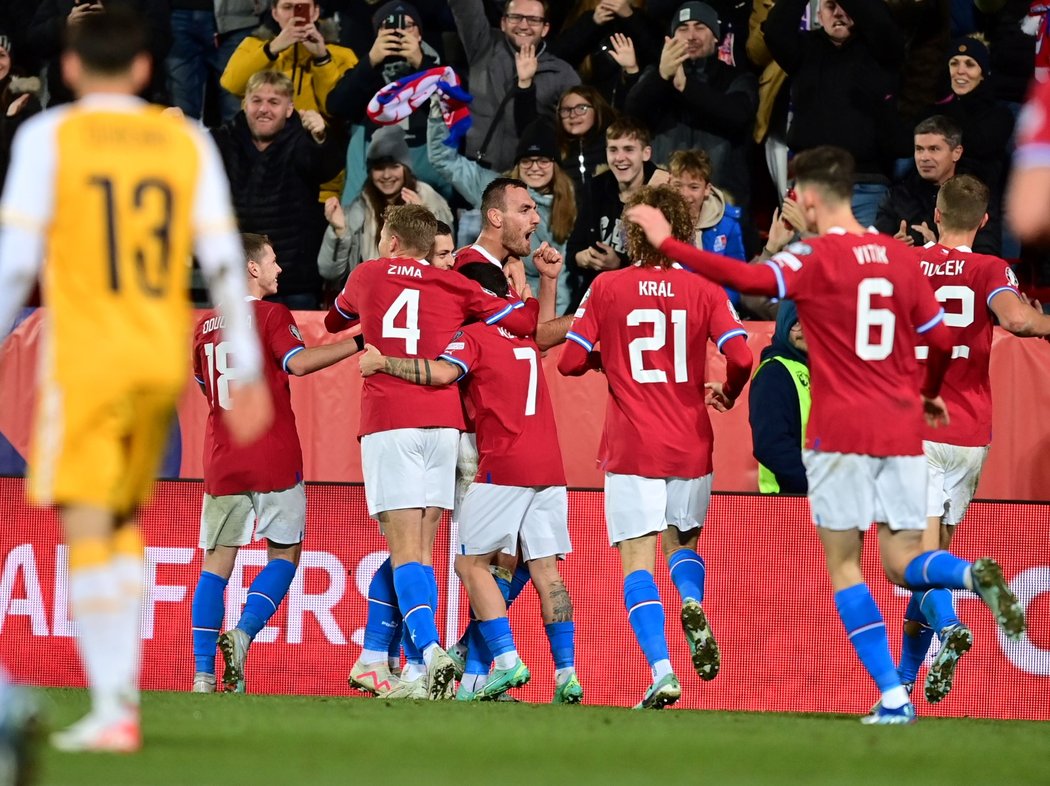 Čeští fotbalisté slaví gól proti Moldavsku