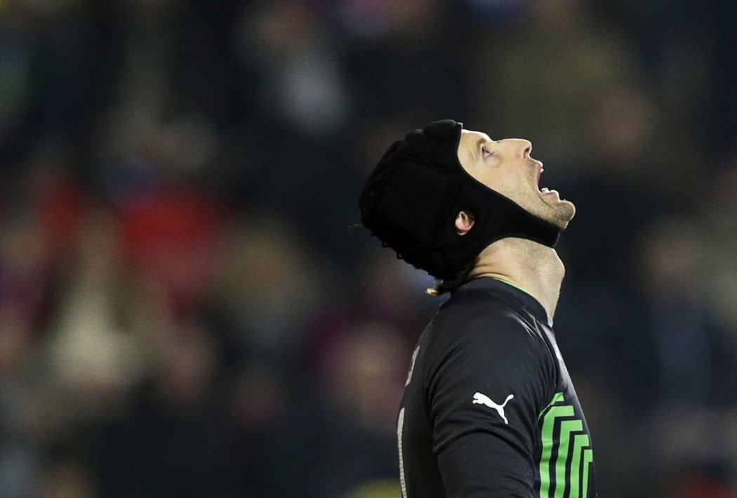 Petr Čech se na sebe zlobí po vyrovnávacím gólu Norů