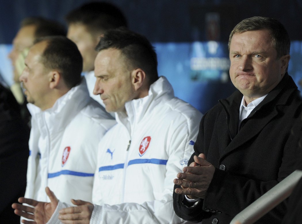 Pavel Vrba na lavičce české fotbalové reprezentace. Vůbec poprvé!