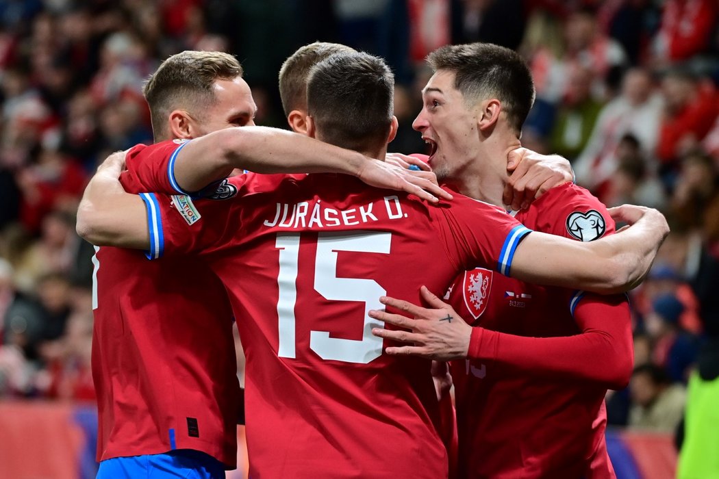 Češi se radují z gólu proti Polsku