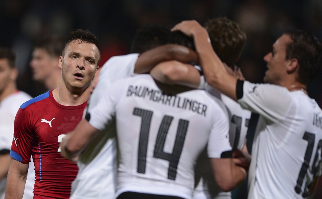 Fotbalisté Rakouska se radují z výhry nad českou reprezentací