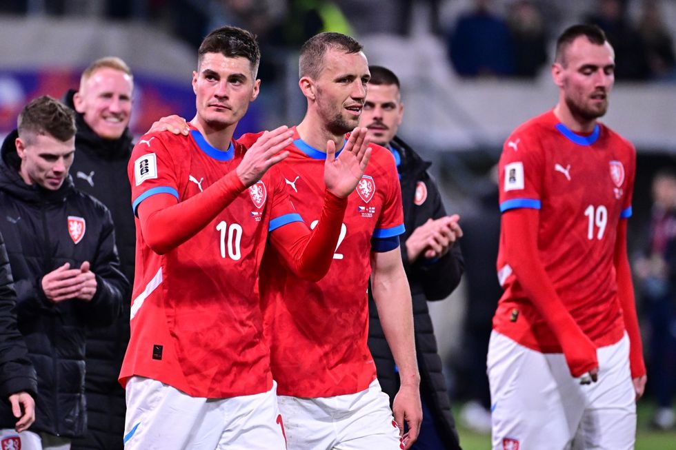 Výška jako zbraň: čeští obři mají ve skupině převahu. Budou padat góly ze standardek? Výška jako zbraň: čeští obři mají ve skupině převahu. Budou padat góly ze standardek?