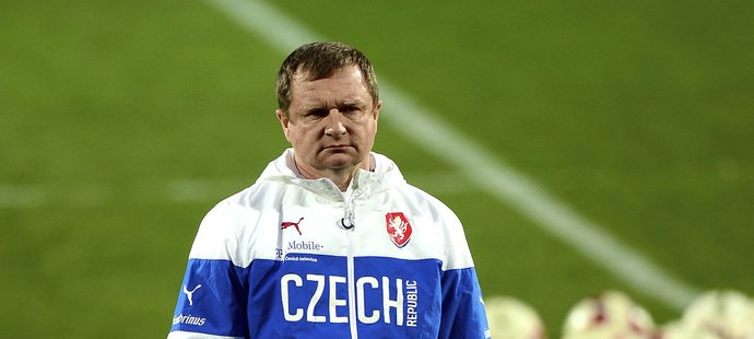 Trenér českých fotbalistů Pavel Vrba na tréninku v Žilině