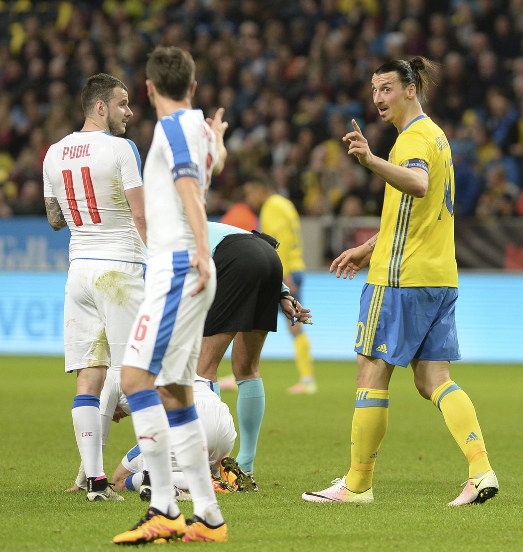 Švédský kapitán Ibrahimovic se dohaduje s Tomášem Sivokem