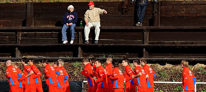 Fanoušci sledovali trenénink fotbalových reprezentantů v Kunovicích z první ruky