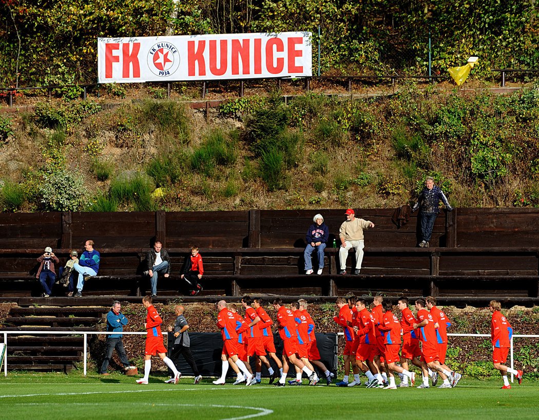 Fanoušci sledovali trenénink fotbalových reprezentantů v Kunovicích z první ruky