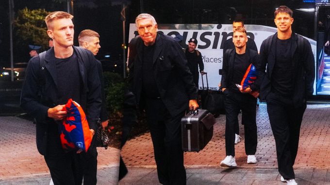 MS ve fotbale ONLINE: česká reprezentace už je v New Yorku, první foto po přistání MS ve fotbale ONLINE: česká reprezentace už je v New Yorku, první foto po přistání