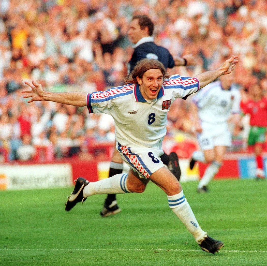 Karel Poborský se raduje z gólu do sítě Portugalska ve čtvrtfinále Eura 1996