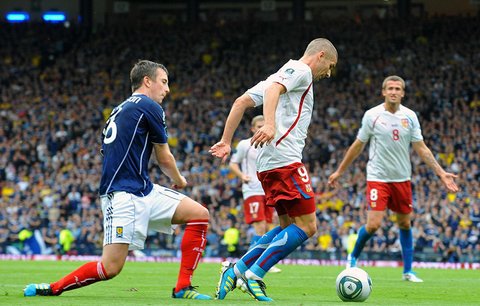 Pád Rezka byl přifilmovaný, píše skotský tisk o penaltovém zákroku, který předcházel českému vyrovnání na 2:2