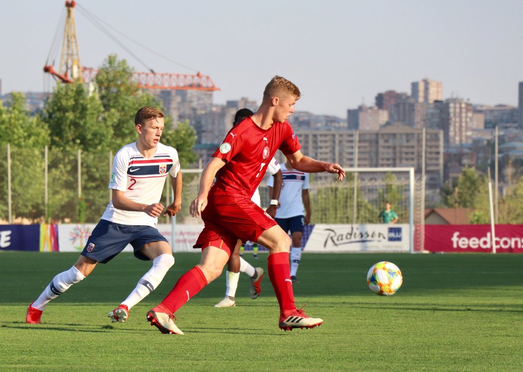 Česká devatenáctka ve druhém utkání na mistrovství Evropy remizovala s Norskem 0:0