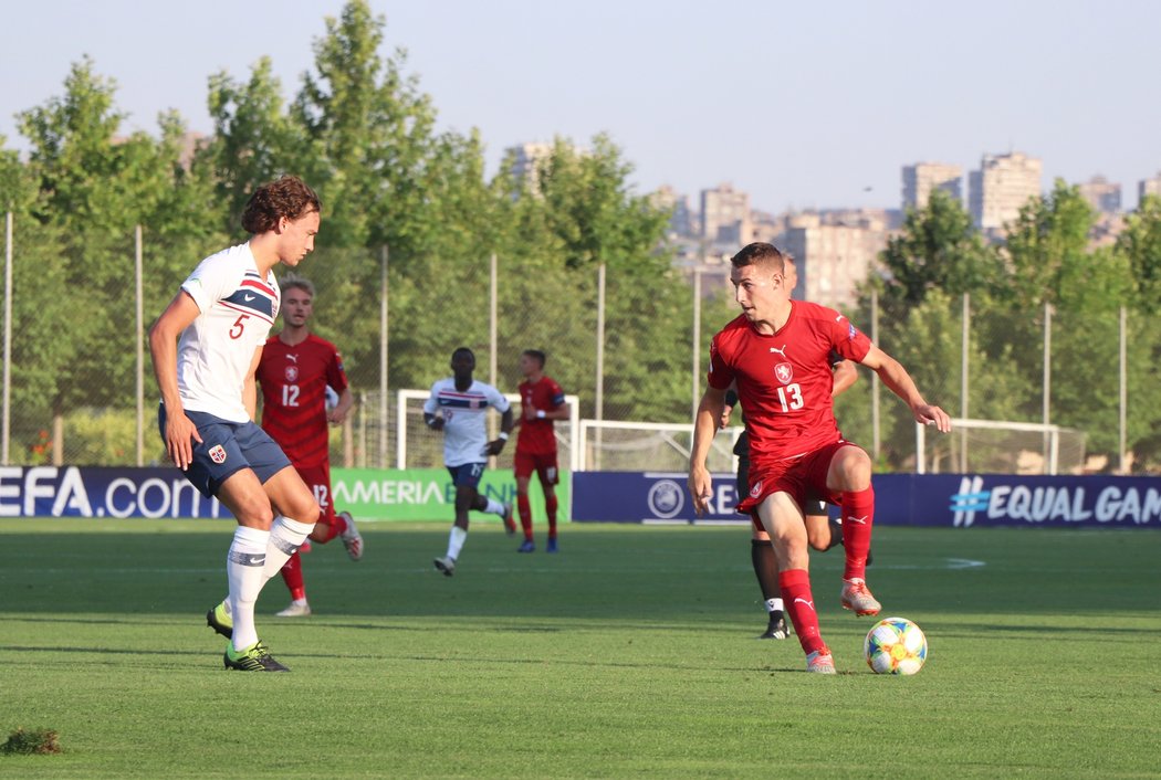 Česká devatenáctka ve druhém utkání na mistrovství Evropy remizovala s Norskem 0:0