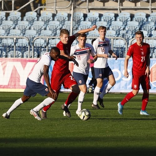 Čeští fotbalisté výběru do devatenácti let v utkání s Norskem, které skončilo remízou 1:1