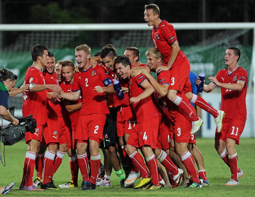 Radost neporažených. Čeští fotbalisté do 19 let prošli skupinou bez ztráty bodu