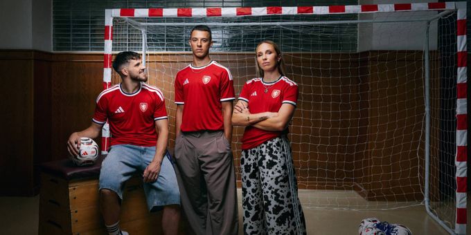 Česká repre má nové dresy: domácí červená klasika, venkovní stylová pocta historii Česká repre má nové dresy: domácí červená klasika, venkovní stylová pocta historii