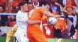 Tomáš Ujfaluši stahuje Van Nistelrooije v legendárním zápase Česko - Nizozemsko na EURO 2004. Penalta z toho tenkrát nebyla...