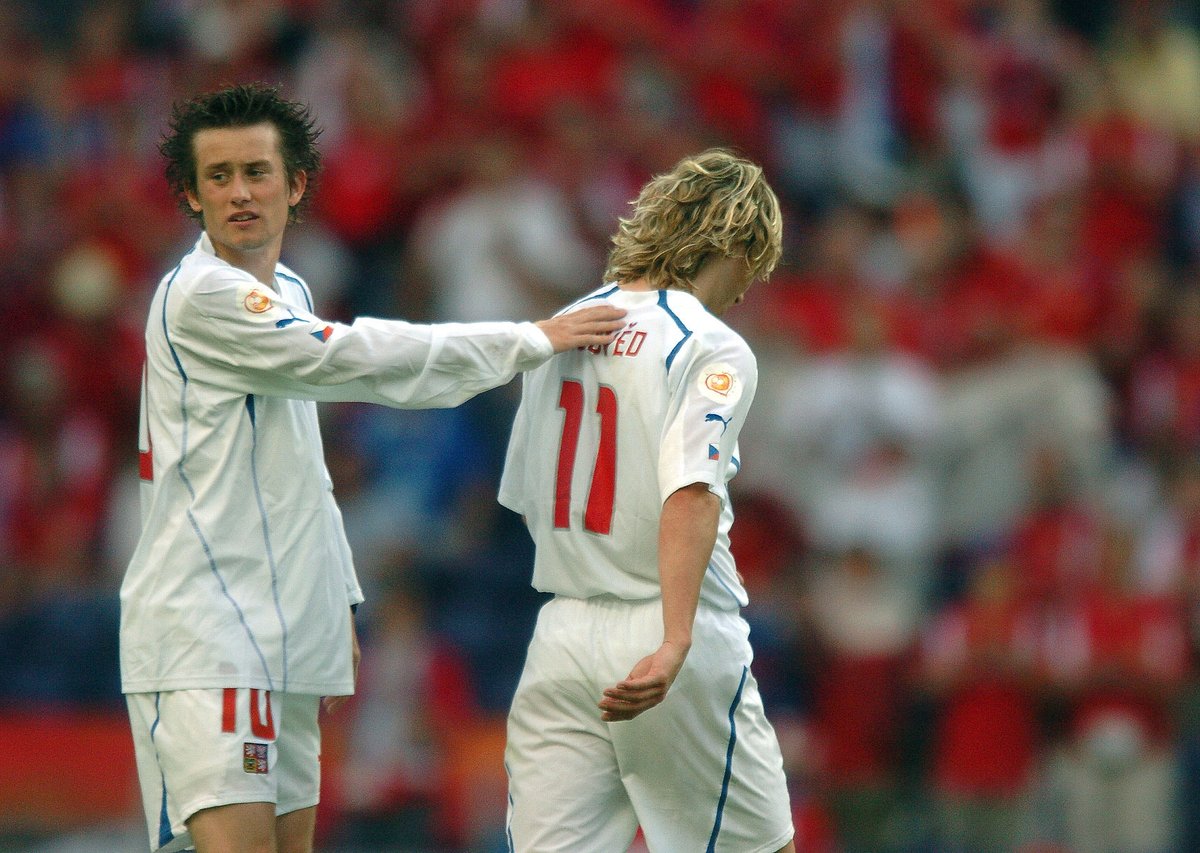 Tomáš Rosický s Pavlem Nedvědem v zápase proti Řecku na EURO 2004