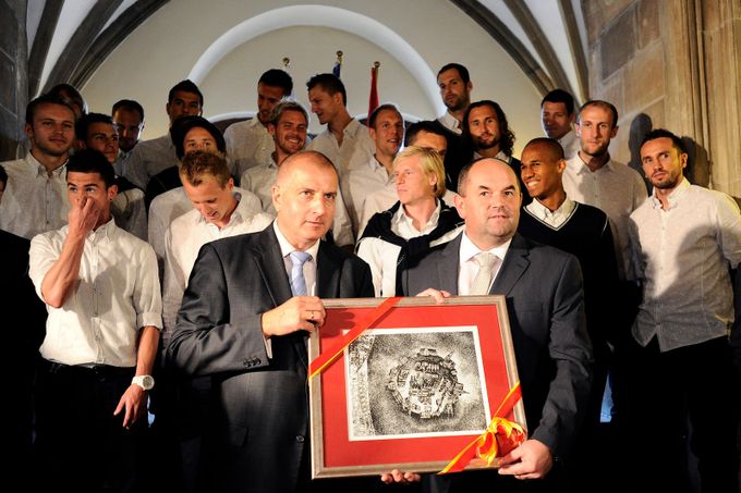 Češi vyhrají EURO. Zařídil to primátor Wroclawi a jeho oběd Češi vyhrají EURO. Zařídil to primátor Wroclawi a jeho oběd