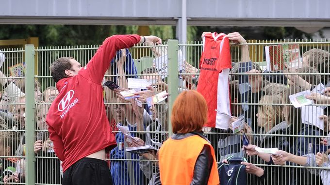 Jako vlastní tým... Fotbalisté jsou v šoku z podpory Poláků Jako vlastní tým... Fotbalisté jsou v šoku z podpory Poláků