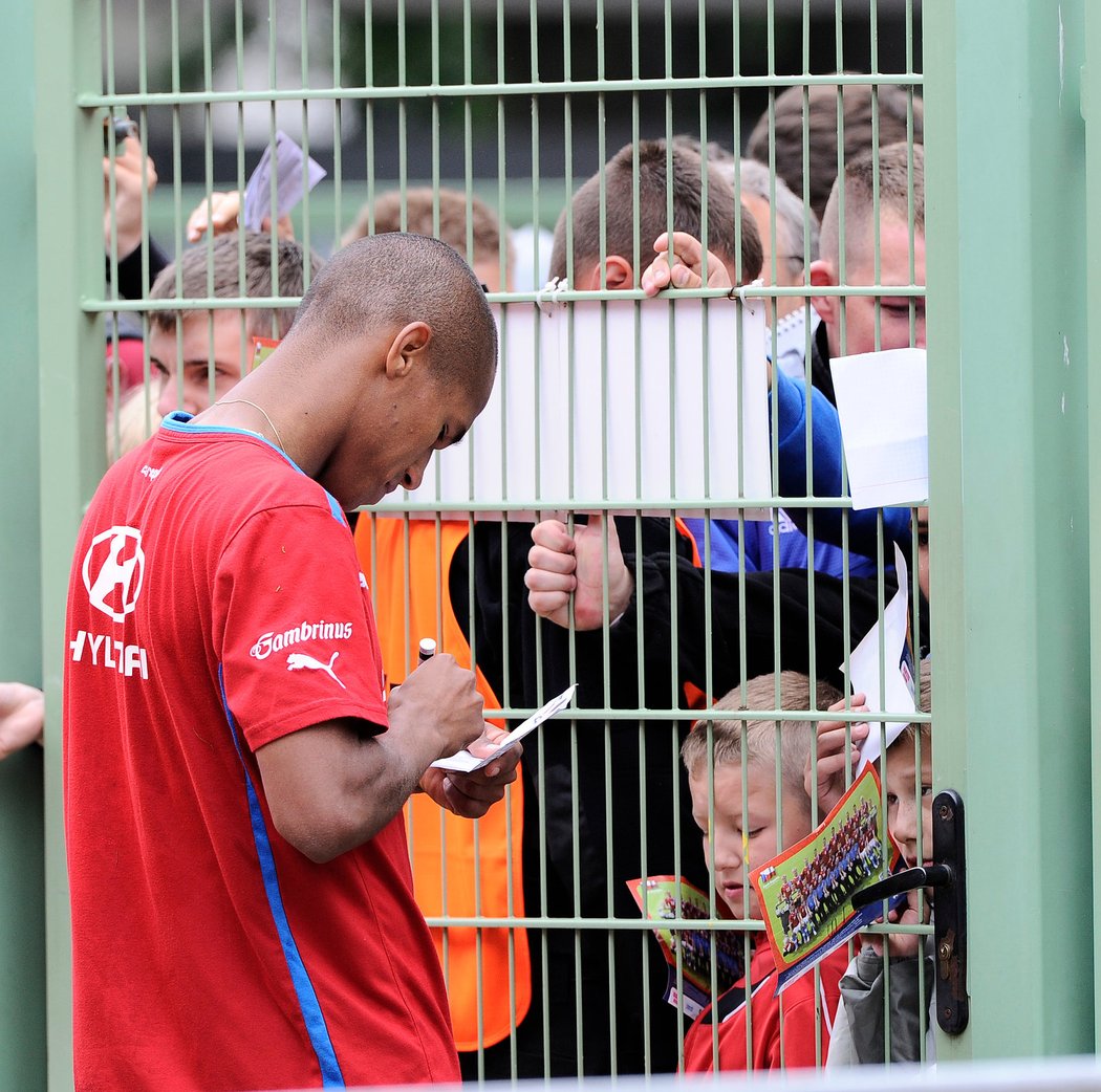 The Gebre Selassie se podepisuje polským fanouškům