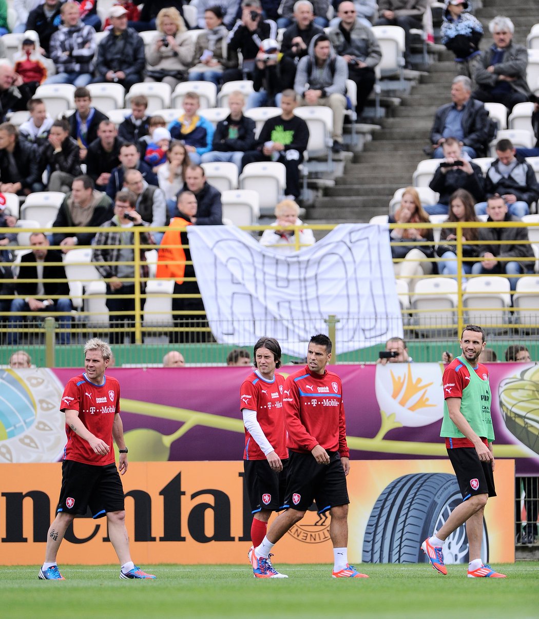 První trénink českých fotbalistů v dějišti šampionátu sledovaly tisíce fanoušků