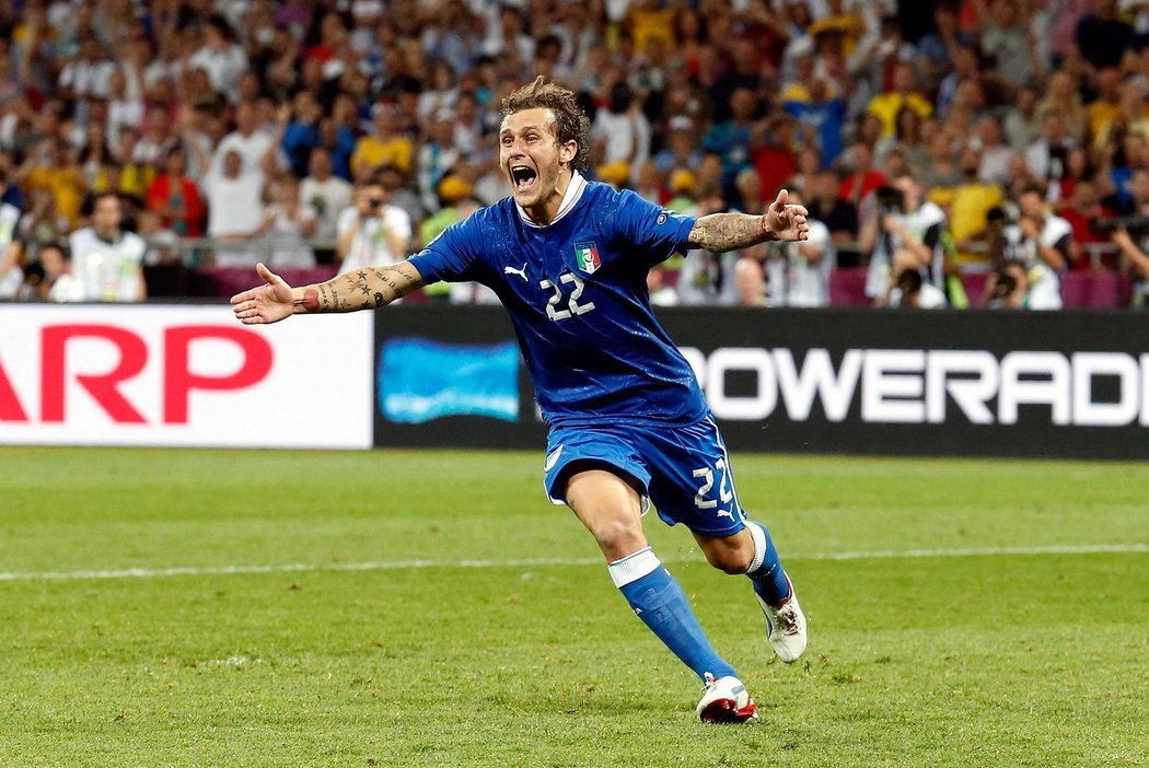 Alessandro Diamanti se raduje z rozhodující penalty ve čtvrtfinále EURO 2012 proti Anglii