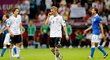 Bastian Schweinsteiger opouští hřiště po prohřes Itálií v semifinále EURO