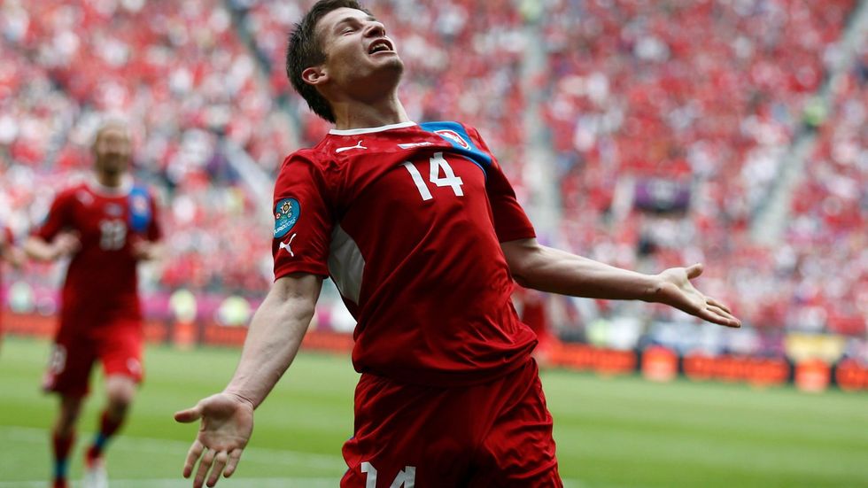 Je to tam, Češi vedou 2:0. Václav Pilař se raduje z přesného zásahu proti Řekům