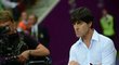 Naštvaný německý kouč Joachim Löw v průběhu semifinále proti Itálii