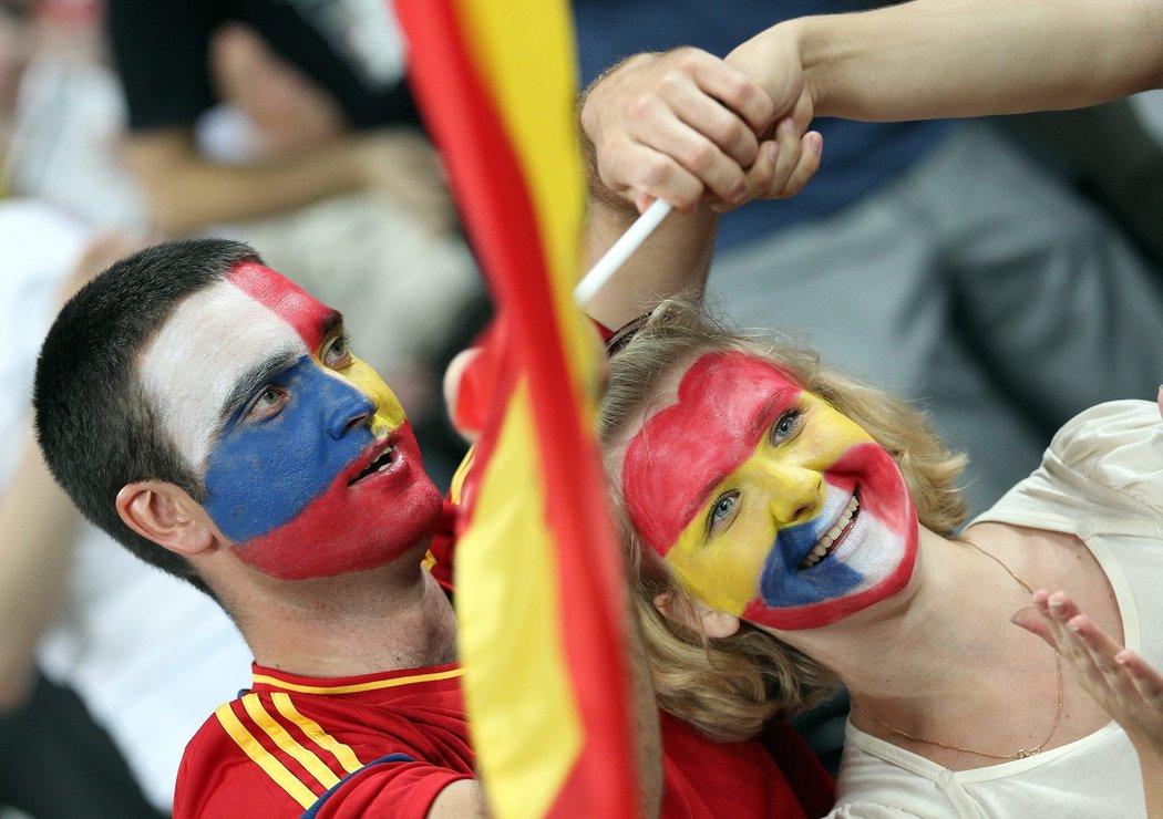 Pod obojí! Tihle dva fanoušci zklamaní nebudou, ať vyhraje čtvrtfinále mezi Francií a Španělskem kdokoliv...