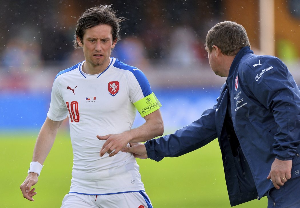 Kapitán české reprezentace Tomáš Rosický a trenér Pavel Vrba.