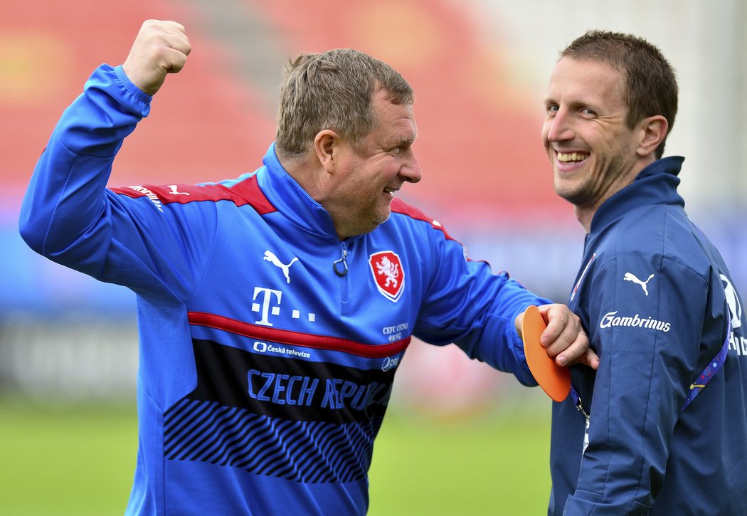 Pavel Vrba (vlevo) v éře, kdy vedl českou fotbalovou reprezentaci