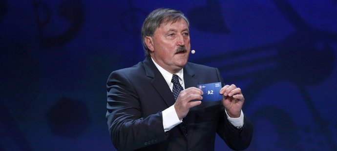 Legendární Antonín Panenka se podílel na losu EURO 2016