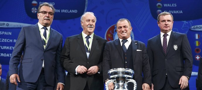 Turecký kouč Fatih Terim, Španěl Vicente del Bosque, Chorvat Ante Čačič a český trenér Pavel Vrba po losování EURO 2015, kde se jejich týmy utkají v základní skupině D